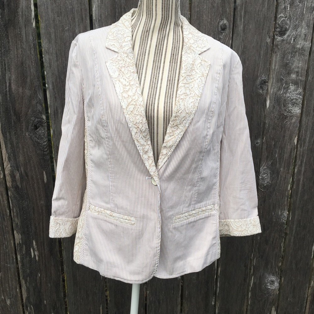 Chico’s Tan Biege striped lace seersucker blazer